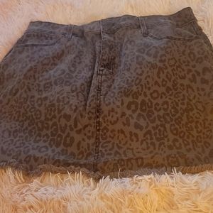 Mudd size 13 brown animal print skirt